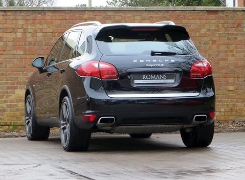 Porsche Cayenne S Hybrid 12