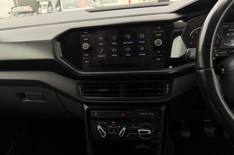 Volkswagen T-Cross 1.0 SE TSI.. 6 MAIN DEALER SERVICES..APPLE CARPLAY & ANDROID AUTO..STUNNING 26