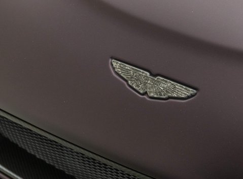 Aston Martin Vantage S V12 24