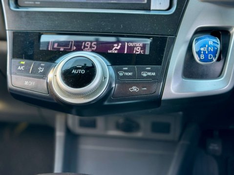 Toyota Prius HYBRID 12