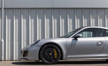 Porsche 911 Carrera GTS (991.2) 26