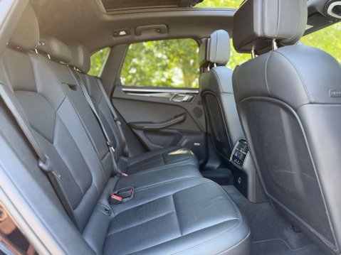 Porsche Macan 3.0 Macan S Semi-Auto 4WD 5dr 35