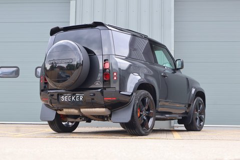 Land Rover Defender 90 HARD TOP X-DYNAMIC HSE STYLED BY SEEKER SUPER LOW MILES  5