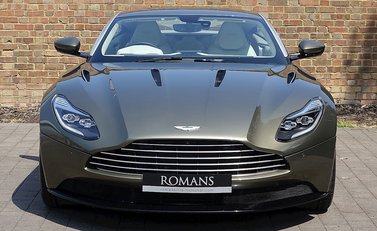 Aston Martin DB11 19