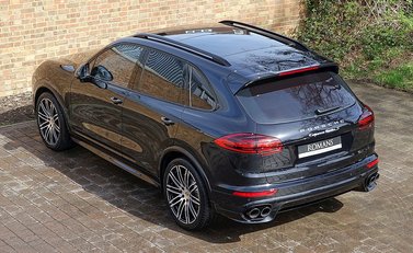 Porsche Cayenne Turbo S 22