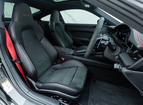 Porsche 911 Carrera GTS (992) 12