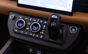 Land Rover Defender X 16