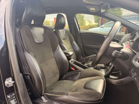 Volvo V40 2.0 V40 R-Design D2 5dr 17