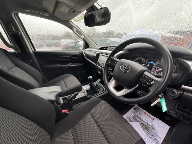 Toyota Hilux Active | 2.4 LT [SOLD MM] Double Cab | Tow Bar | Camera | Air Con | 17