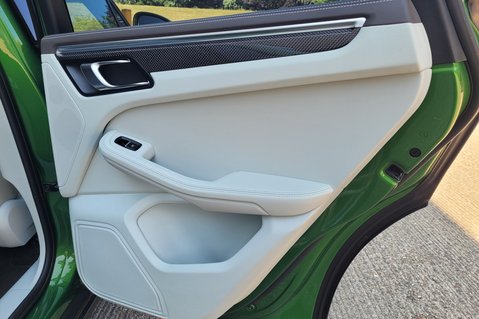 Porsche Macan PDK 47