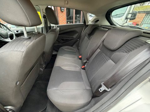 Ford Fiesta TITANIUM - AUTOMATIC 5