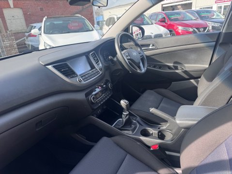 Hyundai TUCSON CRDI SE NAV BLUE DRIVE 10