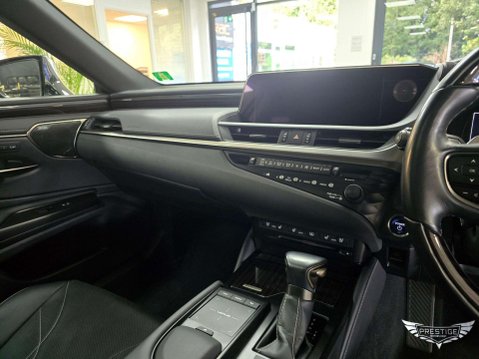 Lexus Es 2.5 300h Takumi E-CVT Euro 6 (s/s) 4dr 32