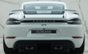 Porsche Cayman GT4 (718) 9
