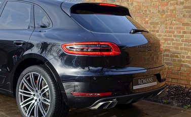 Porsche Macan Turbo 18