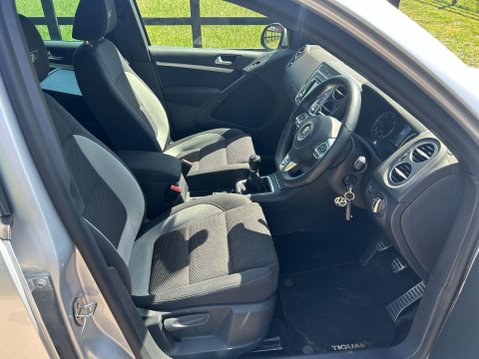 Volkswagen Tiguan 2.0 TDI BlueMotion Tech R-Line 4WD Euro 5 (s/s) 5dr (Nav) 17