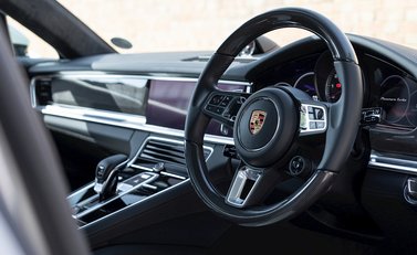 Porsche Panamera Turbo Sport Turismo 11