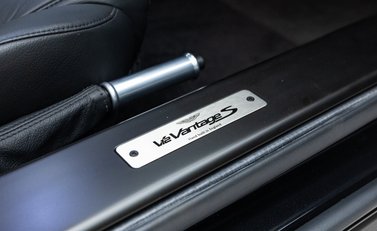 Aston Martin V12 Vantage S 29