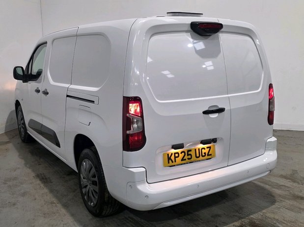 Citroen Berlingo BERLINGO XL DIESEL 1.5 Blue HDi 100ps Van Driver 11