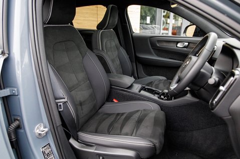 Volvo C40 RECHARGE PRO TWIN AWD 36