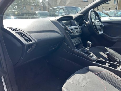 Ford Focus ST-LINE 10
