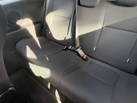 Toyota Yaris 1.0 VVT-i Active Euro 5 3dr 13