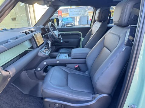 Land Rover Defender 75TH LIMITED EDITION 34