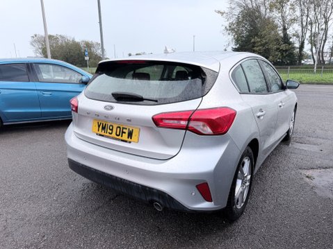 Ford Focus 1.5 ZETEC TDCI 5