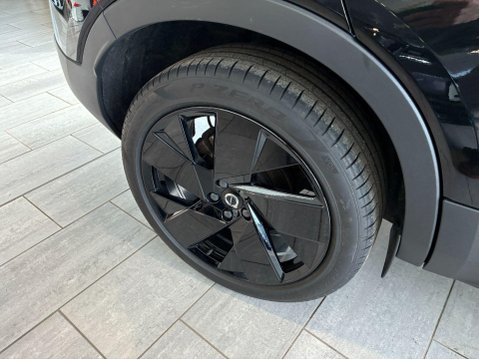 Volvo XC40 2.0 B4 MHEV Plus Black Edition DCT Auto Euro 6 (s/s) 5dr 20