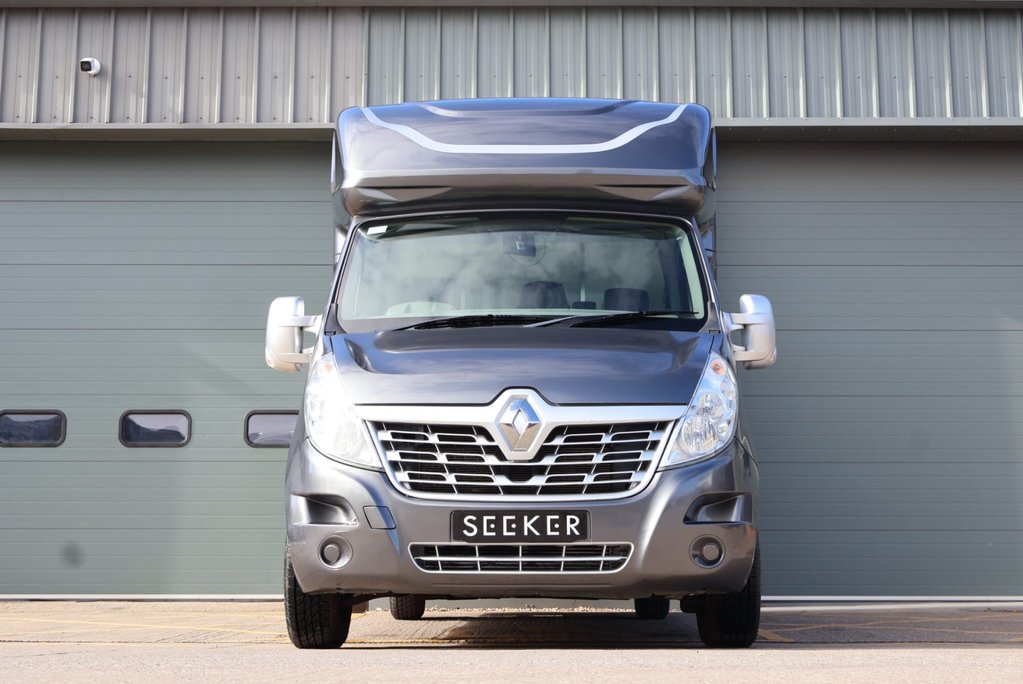 Renault Master 3.5 ton Coach Built Freddie Gover Horsebox with uprated suspension alloys  3