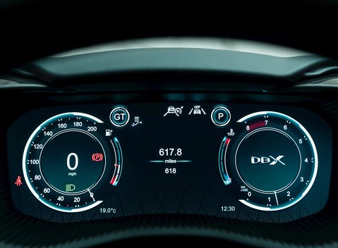 Aston Martin DBX 707 19