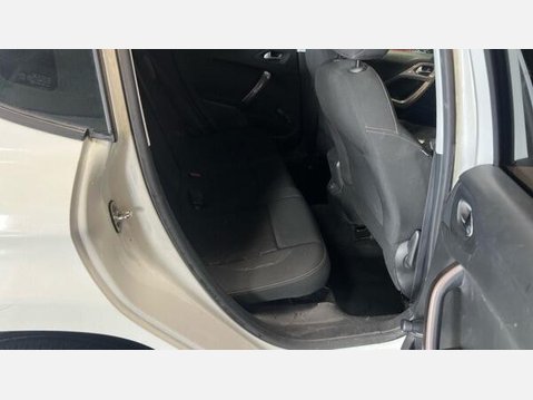 Peugeot 2008 1.2 VTi Active Euro 5 5dr 9