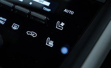 Porsche Macan 4 Electric 27