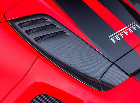 Ferrari F8 Spider 44