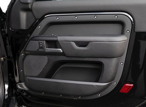 Land Rover Defender 90 V8 21