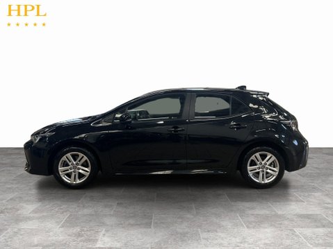 Toyota Corolla 2.0 VVT-h Icon Hatchback 5dr Petrol Hybrid CVT Euro 6 (s/s) (196 ps) 4