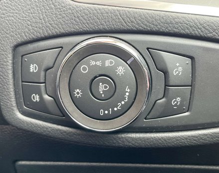 Ford S-Max 2.5 S-Max Titanium HEV CVT 5dr 58