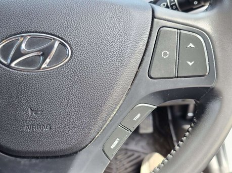 Hyundai i10 1.2 Premium Hatchback 5dr Petrol Auto Euro 6 (87 ps) 23