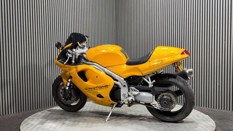 Triumph Daytona 1997 ONLY 27K RUNNING PROJECT BIKE SPARES OR REPAIR 5