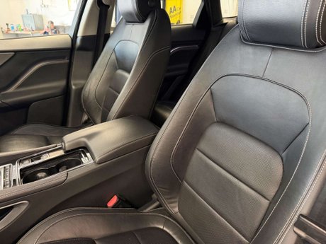 Jaguar F-Pace 3.0 D300 V6 S Auto AWD Euro 6 (s/s) 5dr 38