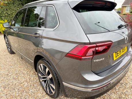 Volkswagen Tiguan 2.0 TDI R-Line DSG Euro 6 (s/s) 5dr 12