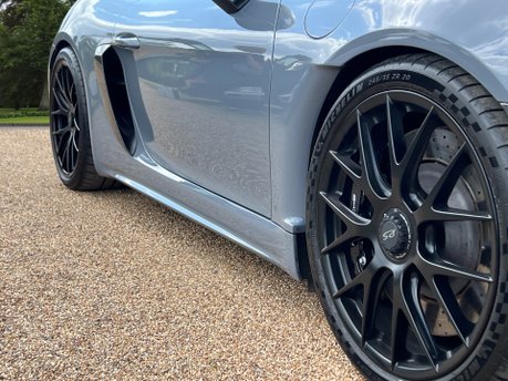 Porsche 718 CAYMAN GT4 RS PDK 15