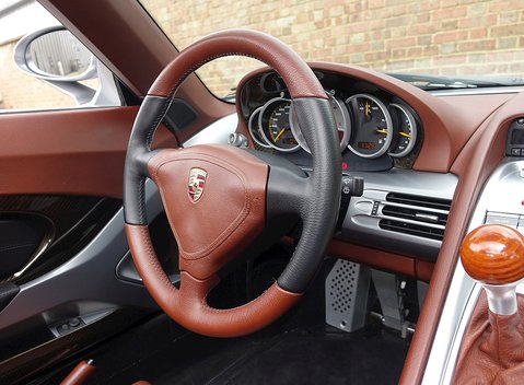 Porsche Carrera GT 29