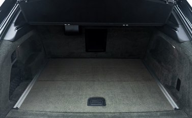 Bentley Bentayga V8 AZURE EWB First Edition 52