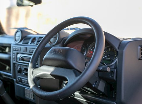 Land Rover Defender 90 TD XS Station Wagon 11