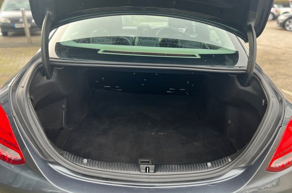 Mercedes-Benz C Class C200 SE PETROL 4 Door 35