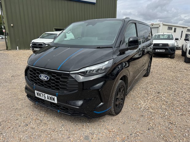 Ford Transit Custom AUTO SWB L1H1 (SOLD CM) Low Roof Sport 320 Air Con 165 Bhp Alloys Sensors C 2