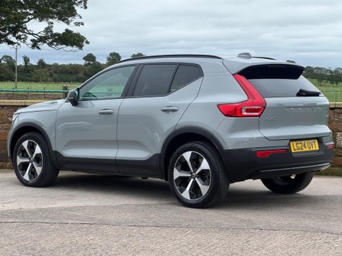Volvo XC40 2.0 B3 MHEV Plus Dark DCT Auto Euro 6 (s/s) 5dr 3