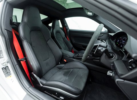 Porsche 911 (992) Carrera GTS 10