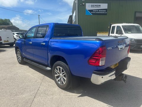 Toyota Hilux INVINCIBLE 4WD D-4D DCB 8